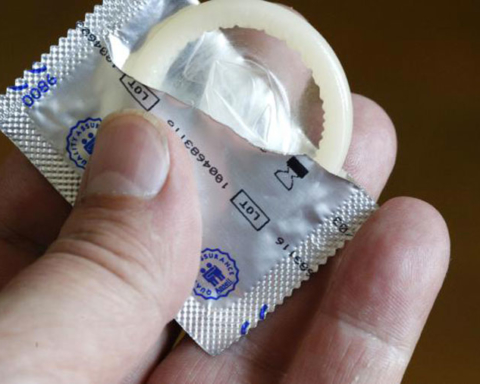 préservatif usagé réutilisé